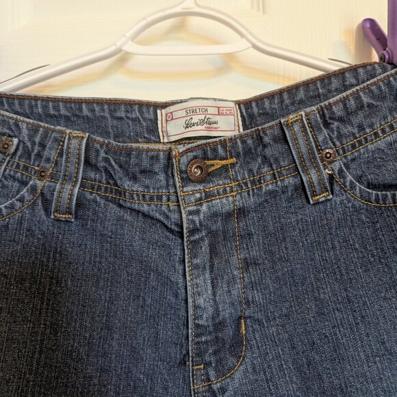 Levi Strauss |Signature Shorts | Stretch | Medium Wash | 10 | 5.5" INSEAM - Picture 6 of 8